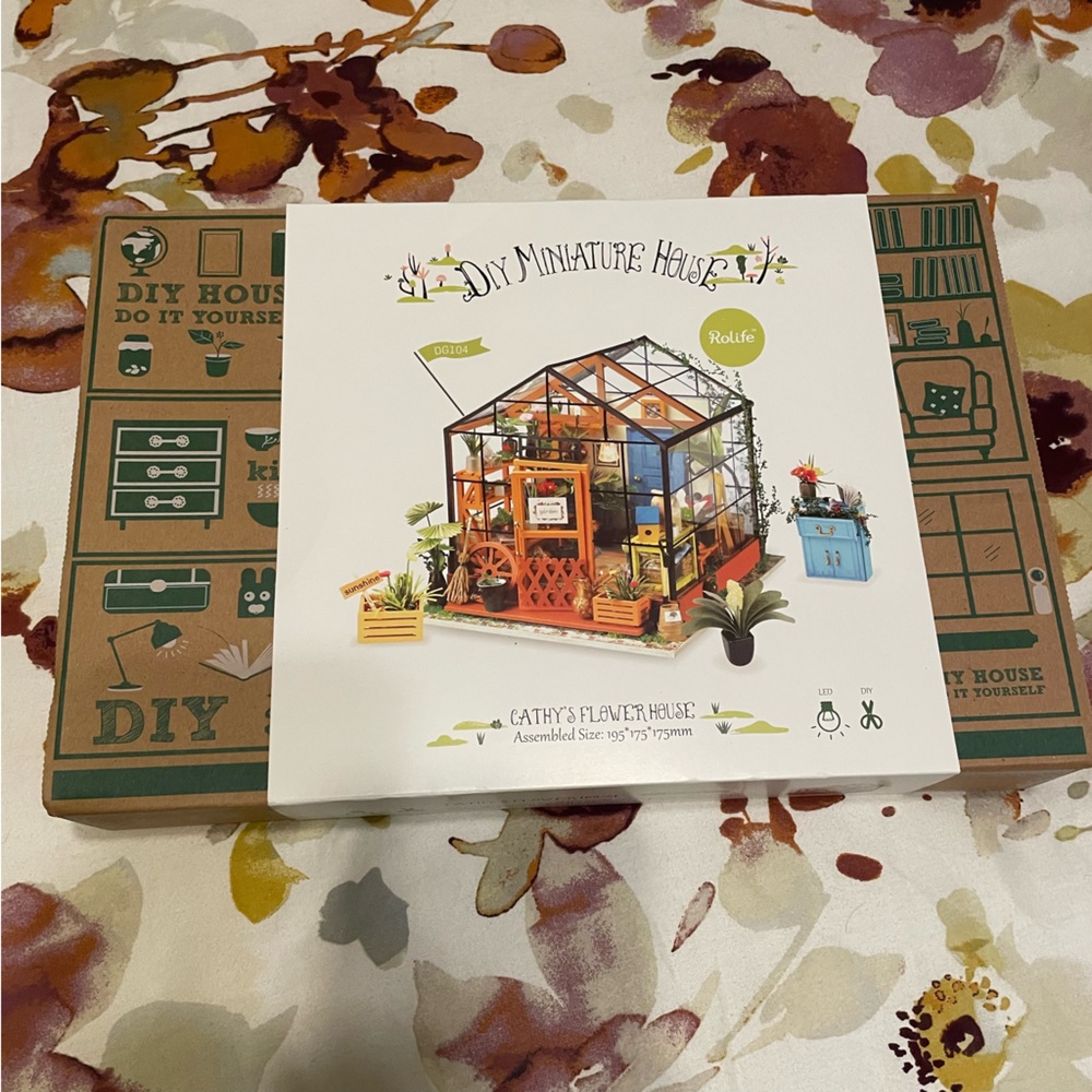 NIB Rolife Cathy's Flower House DIY Miniature House